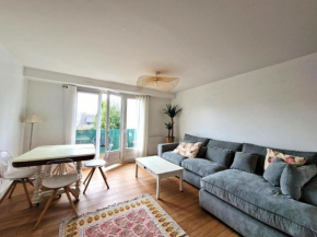 Holiday flat with balcony terrace near the beach
